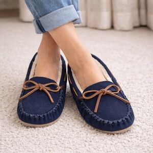 Minnetonka Women's Cally Navy Blue Moccasin Slippers 4014 Size 7 Suede Leather
